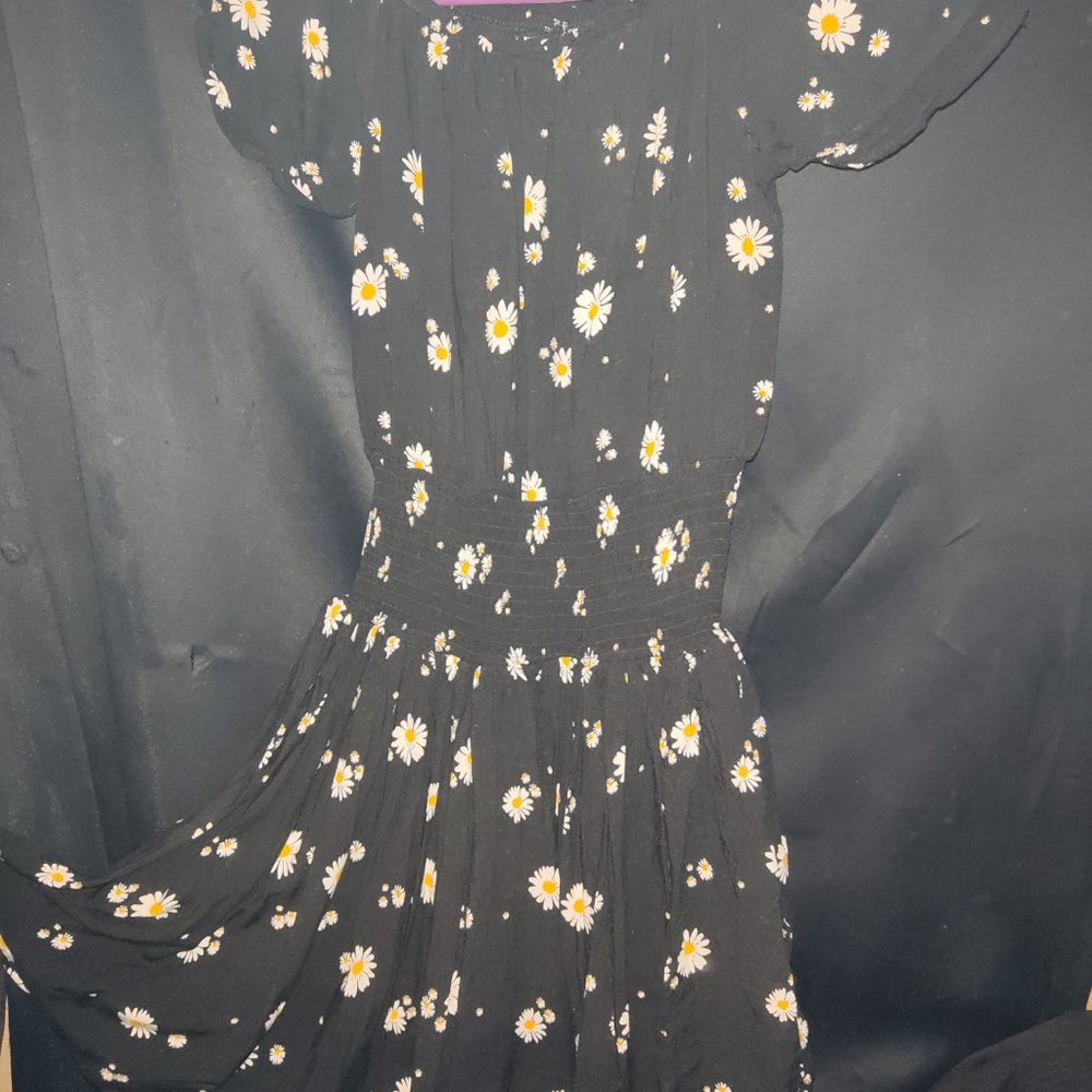 Dresses - Picture 15 of 15